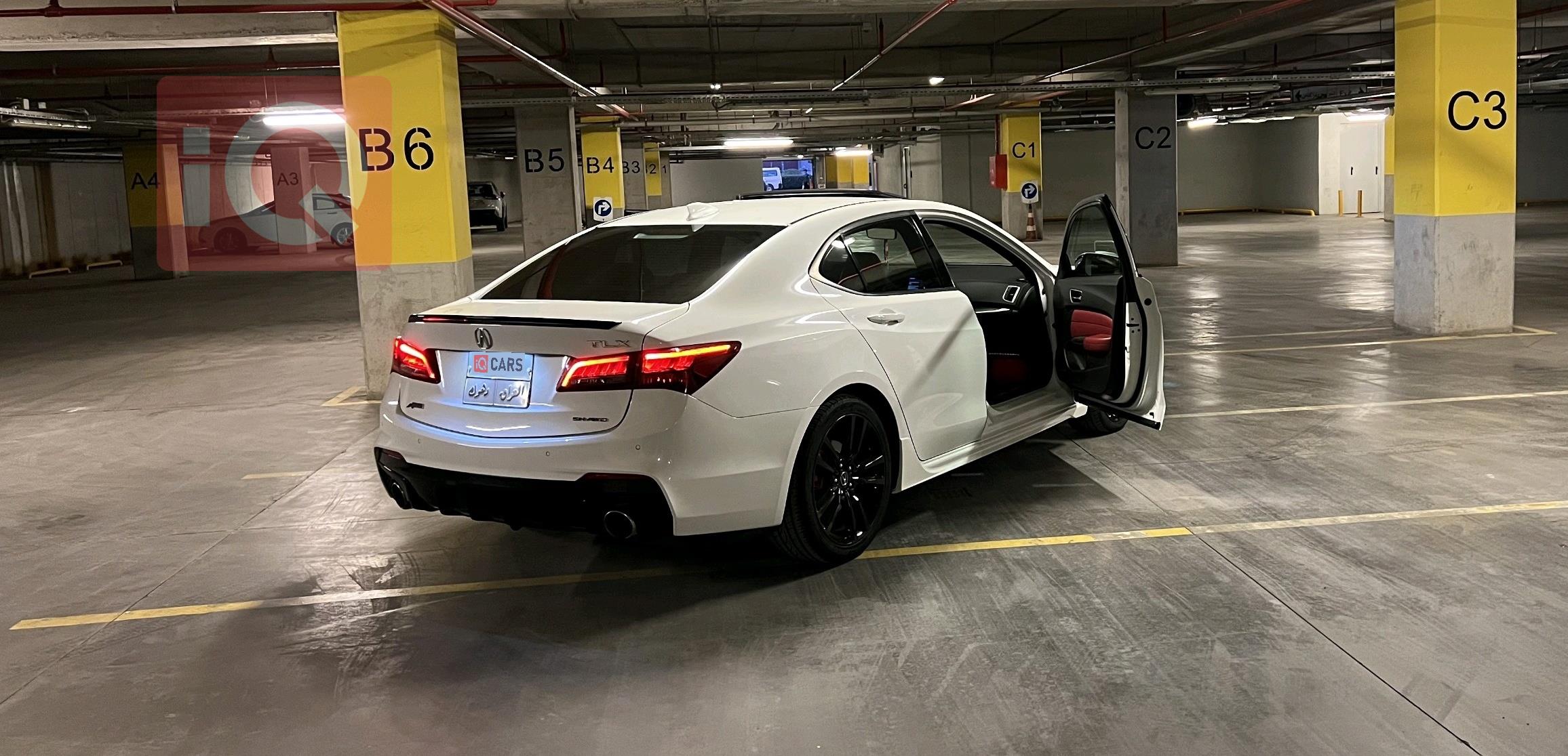 أكورا TLX